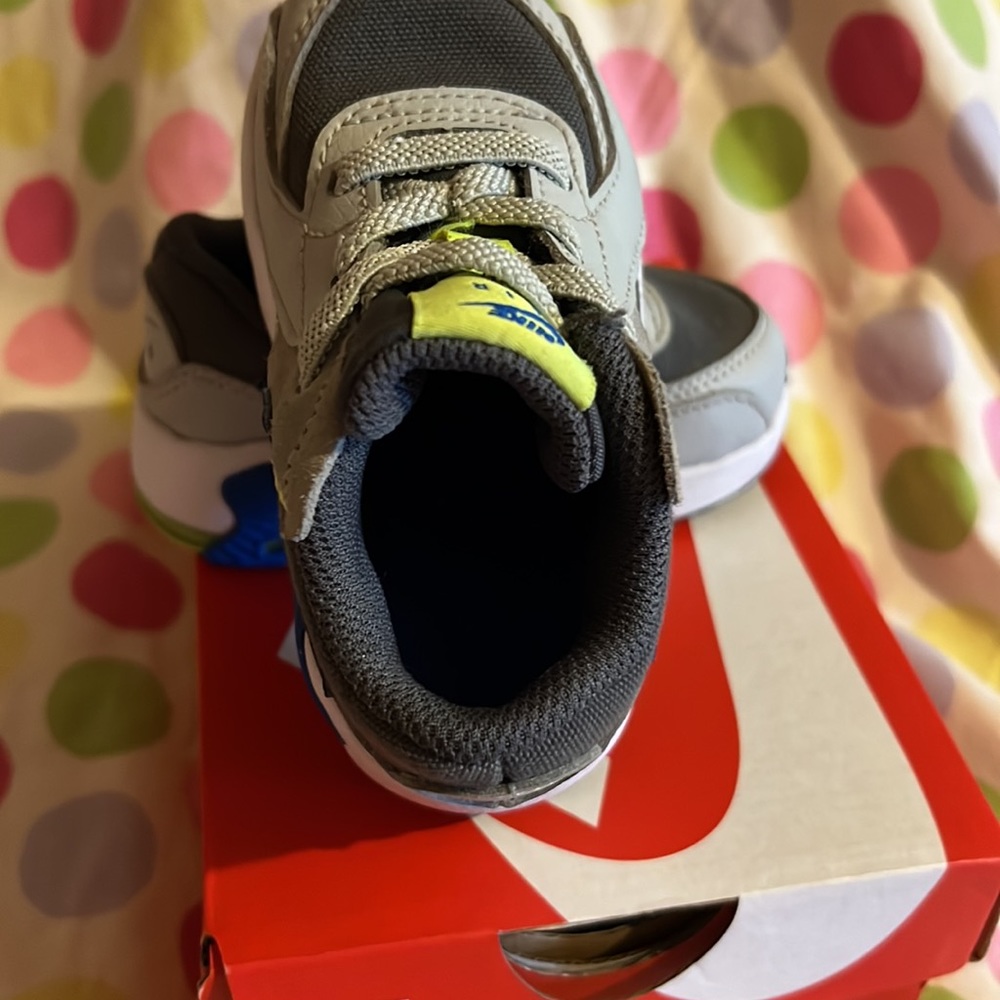 Nike - Picture 3 of 4